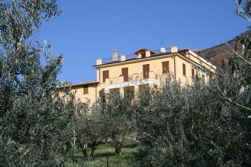 Agriturismo Villa Val D'Olivi Capodacqua  Kültér fotó